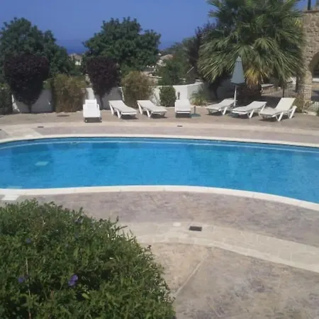 Apartment Spacious & Modern 2 Bedroom In Peyia.