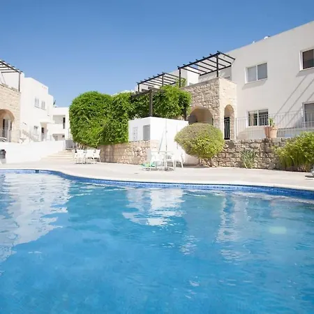 Spacious & Modern 2 Bedroom In Peyia. *