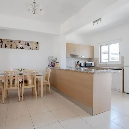 Spacious & Modern 2 Bedroom In Peyia.