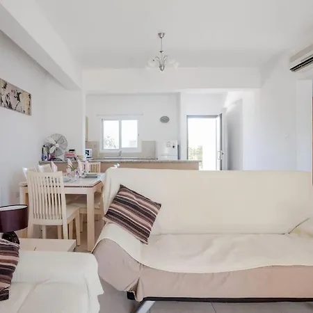 Spacious & Modern 2 Bedroom In Peyia. * Peyia