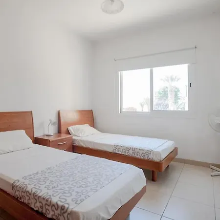 Apartamento Spacious & Modern 2 Bedroom In Peyia. *