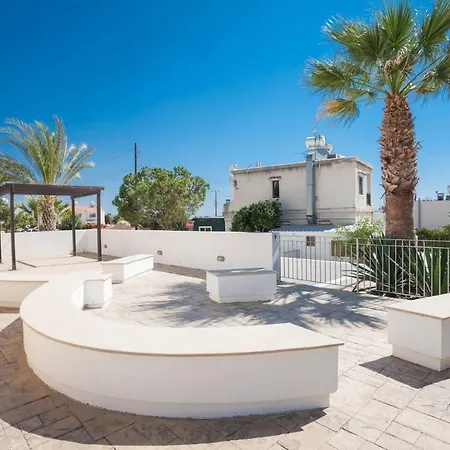 Apartment Spacious & Modern 2 Bedroom In Peyia. *