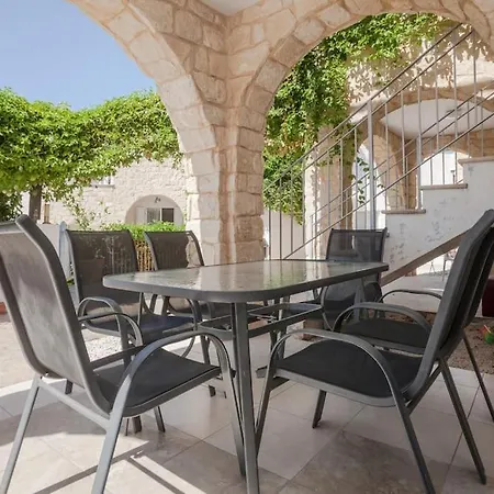 Spacious & Modern 2 Bedroom In Peyia.