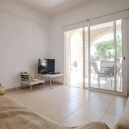 Spacious & Modern 2 Bedroom In Peyia. Διαμέρισμα