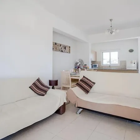 Spacious & Modern 2 Bedroom In Peyia. Διαμέρισμα Πέγεια