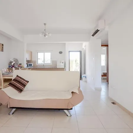 Spacious & Modern 2 Bedroom In Peyia. *