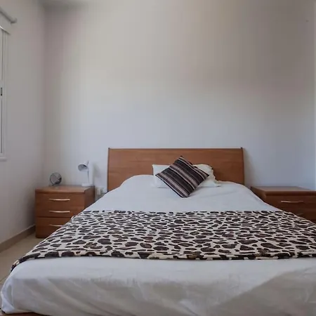 Διαμέρισμα Spacious & Modern 2 Bedroom In Peyia.
