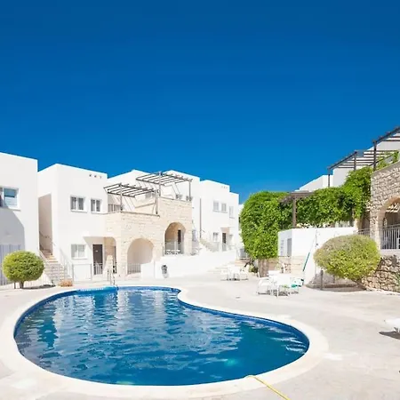 Spacious & Modern 2 Bedroom In Peyia.