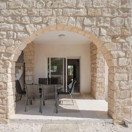Apartment Spacious & Modern 2 Bedroom In Peyia.