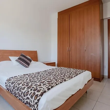 Apartment Spacious & Modern 2 Bedroom In Peyia.