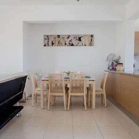 Spacious & Modern 2 Bedroom In Peyia. Peyia