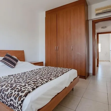 Διαμέρισμα Spacious & Modern 2 Bedroom In Peyia. *