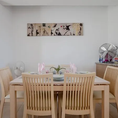 Spacious & Modern 2 Bedroom In Peyia. דירה *
