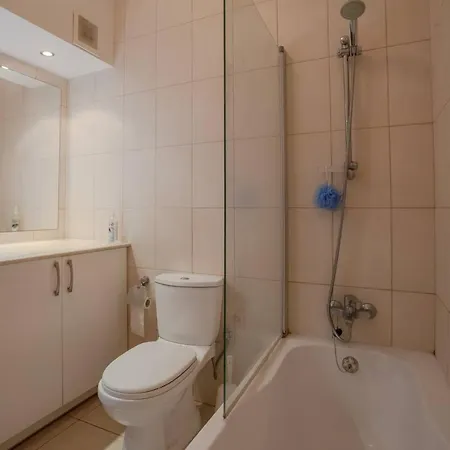 Spacious & Modern 2 Bedroom In Peyia. פאהיה